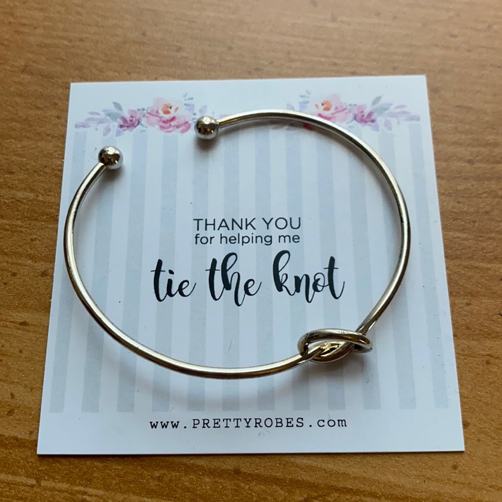 NWOT Knot Bracelet